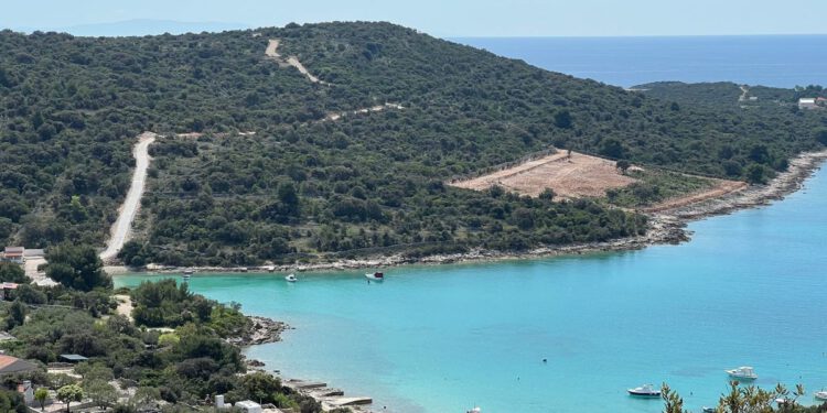MARINA Uklonjen suhozid uz more i probijena cesta – Građani tvrde: "Sumnjamo da će krenuti gradnja…"