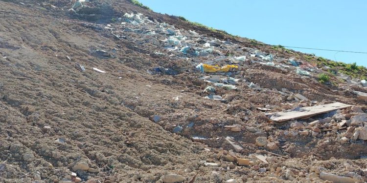 MASLINIK ILI OPASNO ODLAGALIŠTE? Tvrde da sade masline, ali slike iz Općine Prgomet govore drugačije: "Nasipavaju se ogromne količine garađevinskog materijala"