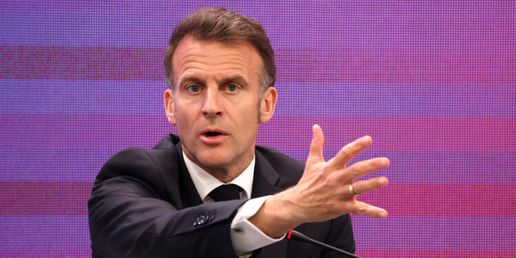 Macron poziva nacije da ne budu ‘vazali’ SAD-a ili Kine — RT World News