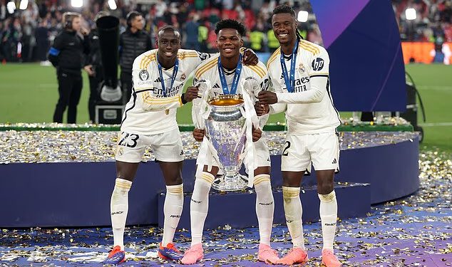 Man United ‘nadzire zvijezdu Real Madrida’ dok Crveni vragovi žele zamijeniti ključnog čovjeka ovog ljeta – ali potez ‘ovisi o naletu španjolskog diva za rivalskog igrača Premier lige’