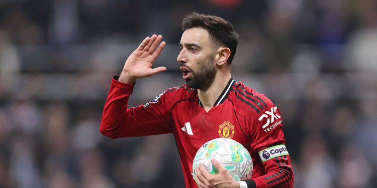 Manchester United, Bruno Fernandes ističe Carricka i kažnjava Amorima