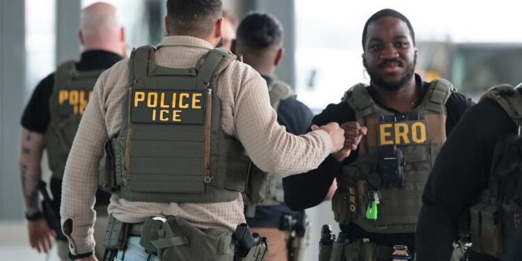 Marinci nastoje uvjeriti obitelji da ICE neće biti na ceremonijama diplomiranja u kampu za obuku unatoč glasinama