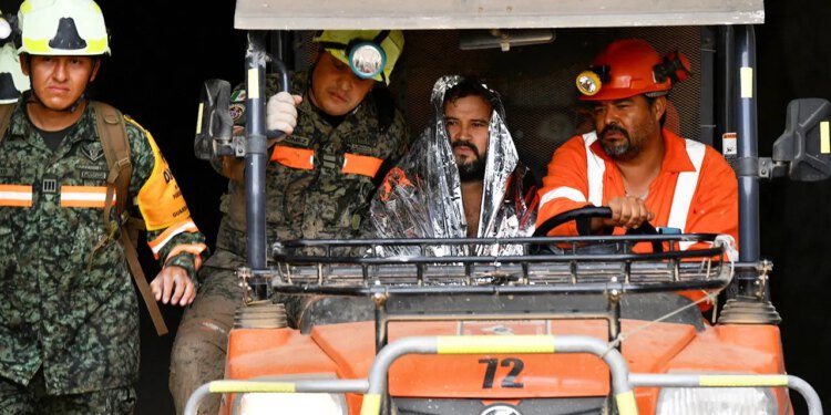 Meksički rudar spašen nakon 13 dana zatočenog u poplavljenom rudniku Sinaloa