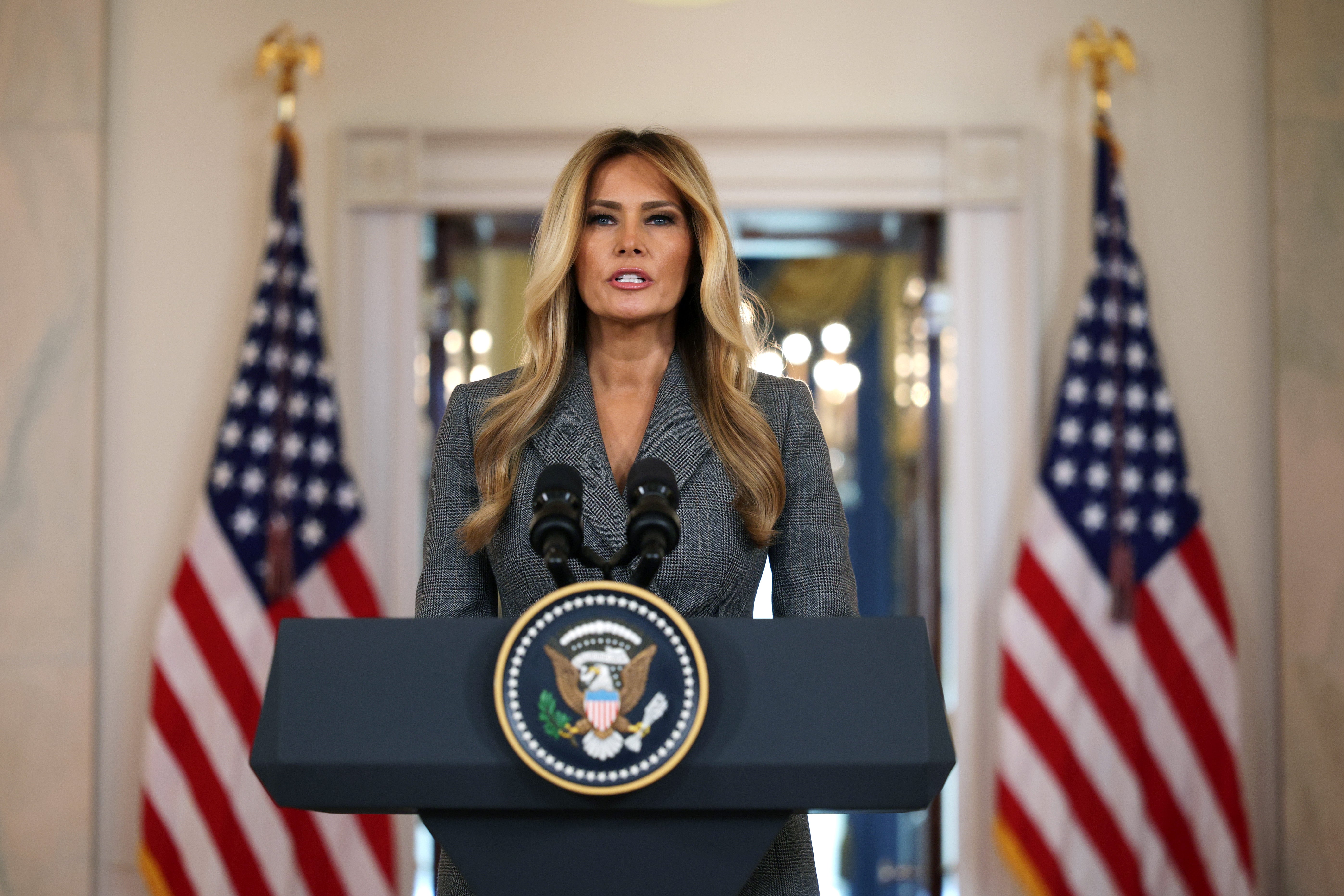 Bivša šefica osoblja prve dame Melanije Trump, Stephanie Grisham, rekla je da je tvrdnja predsjednika Donalda Trumpa da nije znao da će njegova supruga pričati o Epsteinu bila 'BS'