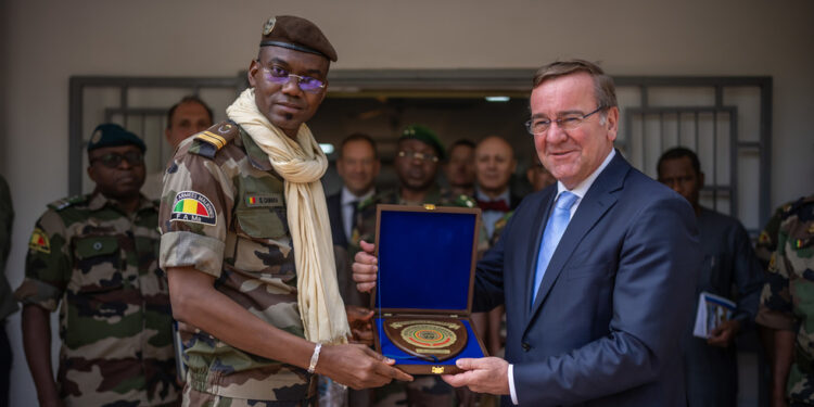 Ministar obrane Malija ubijen u napadu autobombom — RT Africa