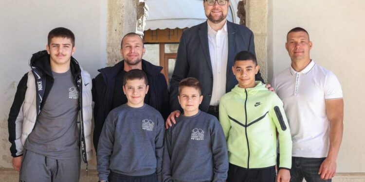 Mladi pulski boksači briljirali na prvenstvu pa ih primio gradonačelnik