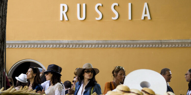 Moskva kritikuje smanjenje financiranja EU-a Venecijanskom bijenalu zbog ruskog sudjelovanja — RT Rusija i bivši Sovjetski Savez