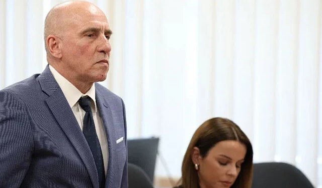 Mostarska tvrtka porukama pritiskala UKC Tuzla za nabavu opreme od 8,5 milijuna KM: “Vozite na felgama”