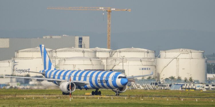 NATO korištenje ključnog naftovoda prekida opskrbu civilnim mlaznim gorivom – Bloomberg – RT World News