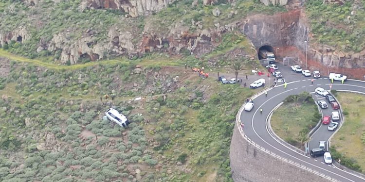Najnovija nesreća autobusa na Kanarskim otocima: Jedna mrtva i više ozlijeđenih nakon što je britanski turistički autobus pao u provaliju