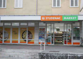 Nakon ‘deranja’ domaćih s ljetnim cijenama, sad ‘deru’ i strance: Studenac turistima naplatio pet kašeta umjesto staklenki pive
