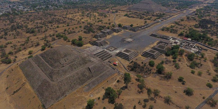 Naoružani napadač otvara vatru na drevnu znamenitost ostavljajući turista mrtvim, drugi ranjeni