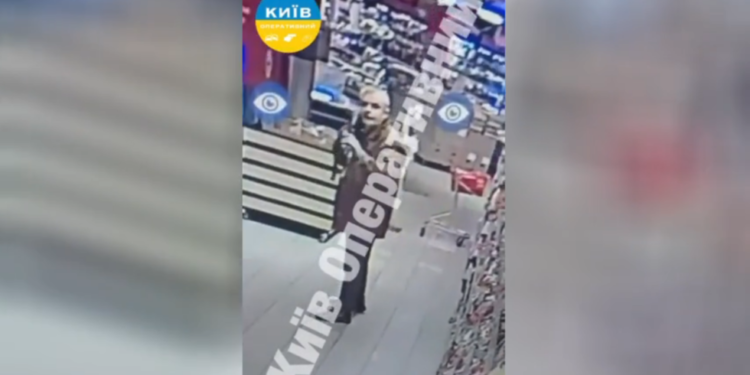 Naoružani napadač otvorio vatru i zauzeo supermarket u Kijevu (VIDEO) — RT Rusija i bivši Sovjetski Savez