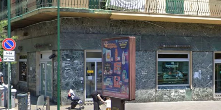 Naoružani pljačkaši drže 25 ljudi kao taoce u pljački banke u Napulju prije nego što su ‘pobjegli kroz kanalizacijske tunele’