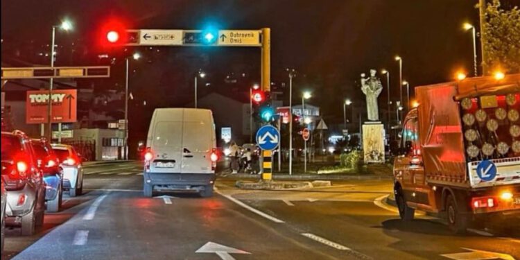 Ne događa se često. Upaljen je semafor u Strožancu: “Ovo je za desetke tisuća vozača breaking news”