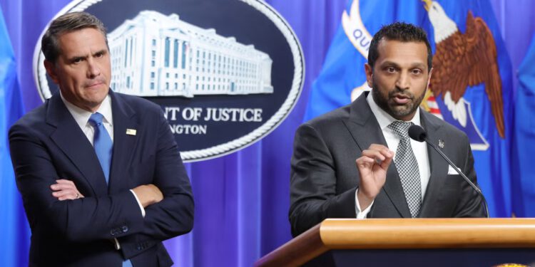 ‘Nikada ne slušam mafiju lažnih vijesti’: Kash Patel i Todd Blanche ljuti se s novinarima zbog optužbi direktora FBI-a