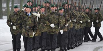 Novi njemački zakon zahtijeva od muškaraca mlađih od 45 godina da traže odobrenje vojske za dugi boravak u inozemstvu