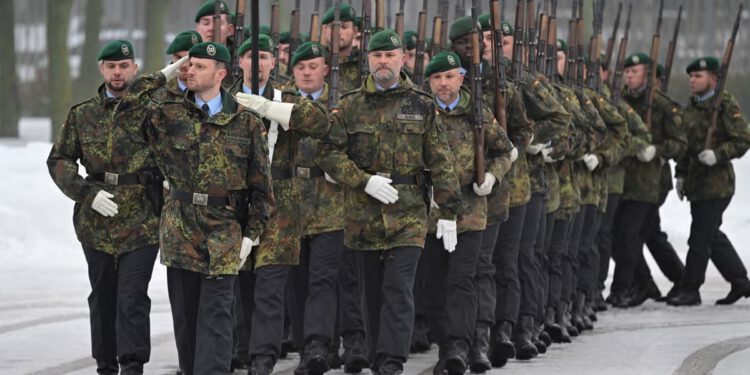 Novi njemački zakon zahtijeva od muškaraca mlađih od 45 godina da traže odobrenje vojske za dugi boravak u inozemstvu