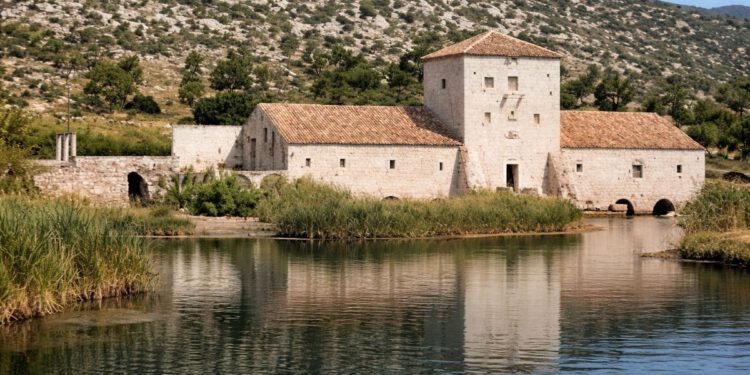 OTKRIJTE NEPOZNATI TROGIR Pridružite se besplatnoj turi kroz močvarni Pantan i usponu na Krban!