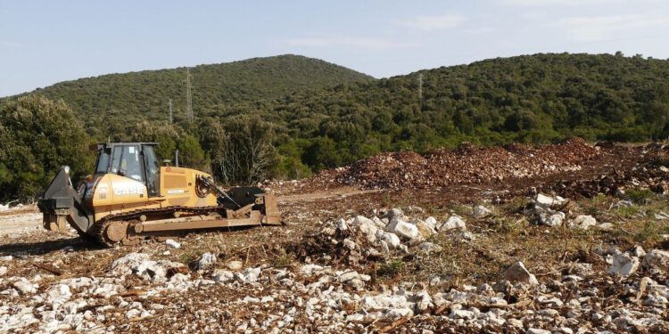 Od središta otoka rade ilegalni deponij veličine 20 nogometnih igrališta!