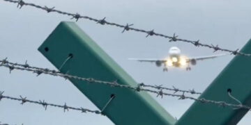 Oluja Dave tjera avion da priđe pisti postrance po jakom vjetru | Vijesti