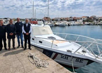 Općini Murter-Kornati predana brodica za potrebe NP Kornati