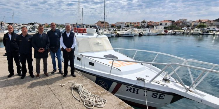 Općini Murter-Kornati predana brodica za potrebe NP Kornati