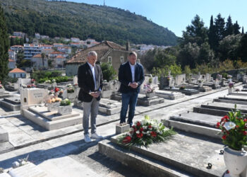 Organizatori položili cvijeće na grob Toma Udovičića