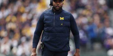 Otpuštena trenerica Michigana Sherrone Moore osuđena je nakon sukoba u domu osoblja