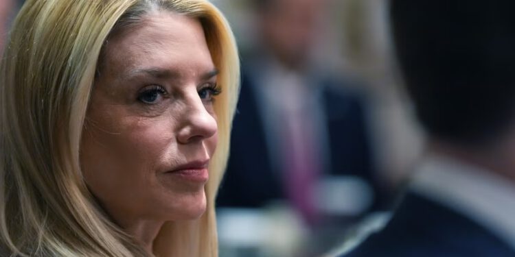 Pam Bondi ima još mjesec dana u DOJ-u, ali njezin je zamjenik već ažurirao svoj posao