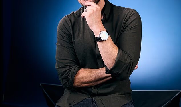 Peter Andre otkriva planove o suradnji sa sinom Juniorom dok se vraća s novom glazbom u misiji osvajanja svog četvrtog broja 1