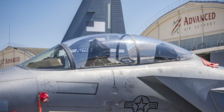 Pilot američkog ratnog zrakoplova spašen iz Irana – Trump – RT World News