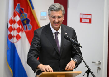 Plenković učvršćuje većinu: SDP-ov kadar i službeno ušao u HDZ
