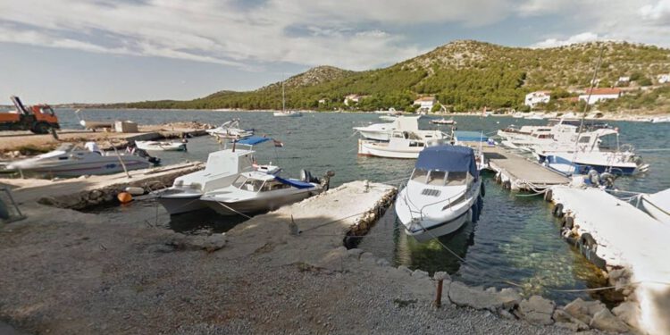 Po Dragama iz brodica krao gorivo