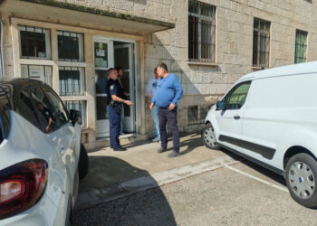 Policija evakuira učenike i osoblje, dojave o bombama u školama, stigli i potražni psi (FOTO/VIDEO)