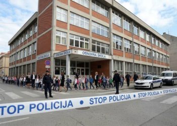 Policija pohvatala idiote koji su slali dojave o bombama po školama
