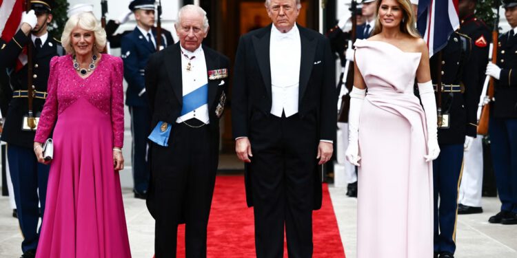 Poslastice iz košnice Bijele kuće Melanije Trump predstavljene na jelovniku državne večere za kralja Charlesa i kraljicu Camillu