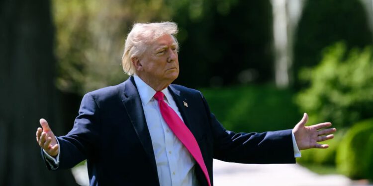 Procurili detalji noćne panike u Washingtonu: Trump je vrištao, a onda su ga udaljili