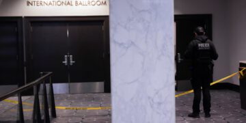 Pucnjava za večerom dopisnika iz Bijele kuće: Svjedok opisuje kako je vidio osumnjičenog kako izvlači ‘dugi pištolj’