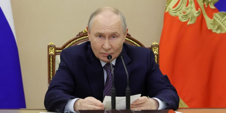Putin komentira ukrajinske udare na rusku rafineriju nafte u Crnom moru — RT Rusija i bivši Sovjetski Savez