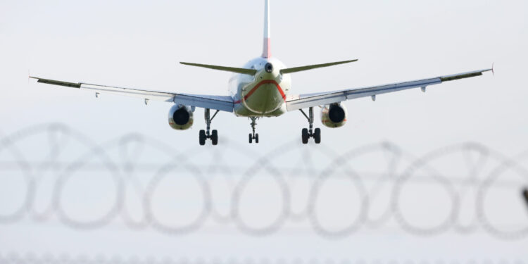 Putnici doživjeli veliku neugodnost: Niskobudžetna aviokompanija naknadno naplatila poskupljenje goriva