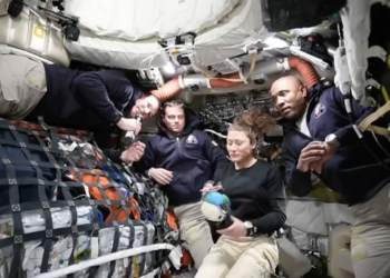 Putuju prema mjesecu, a krenuli problemi s WC-om: Prvo su osjetili smrad