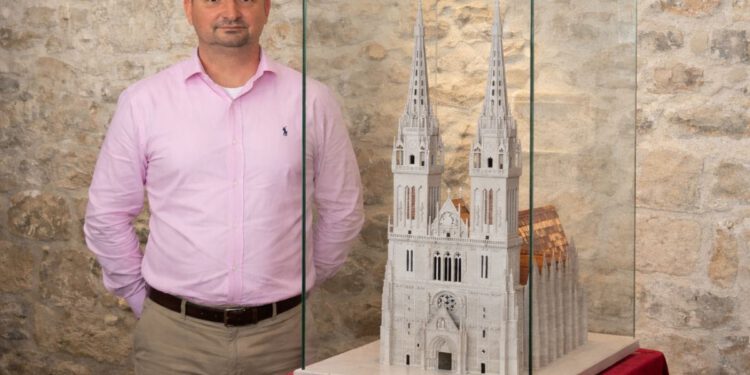 REMEK DJELO IZ PUČIŠĆA Repliku zagrebačke katedrale gradio pet godina s više od 31 tisuću komadića bračkog kamena!