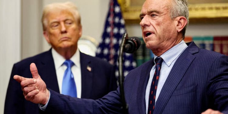 RFK Jr. jednom je izvadio penis mrtvog rakuna kako bi ‘kasnije učio’ dok su njegova žena i djeca čekali u autu, tvrdi knjiga