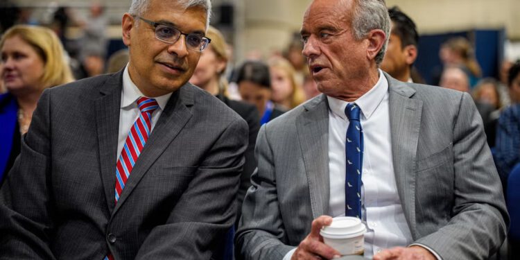 RFK Jr-ov CDC odgađa izvješće o dobrobitima cjepiva protiv Covida, kažu upućeni