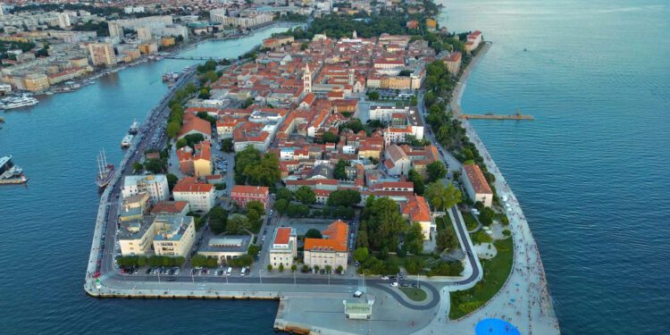 Radovi na sustavu odvodnje na zadarskoj rivi