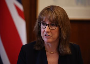 Reeves će razgovarati s američkim kolegom nakon što je osudio Trumpovu ‘ludost’ oko rata u Iranu