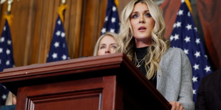 Riley Gaines staje u Trumpovu obranu nakon što je on iščupao njezinu kritiku Isusove objave koju je generirala umjetna inteligencija