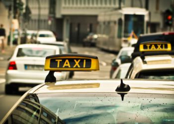 Robotaksiji preuzimaju Uber: Strateški zaokret tehnološkog diva vrijedan 10 milijardi dolara