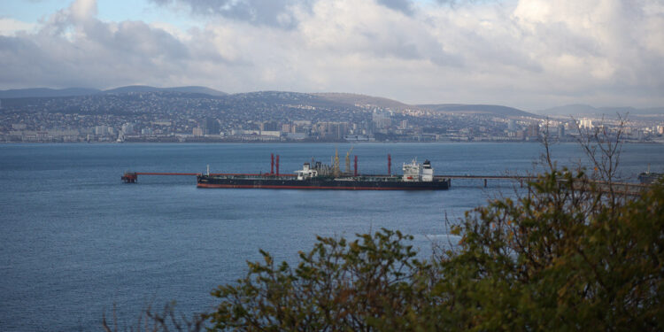 SAD poništava obećanje da neće obnoviti izuzeće Rusije za naftu — RT World News